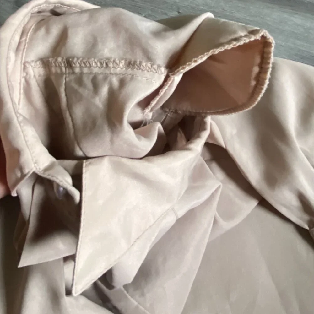 VTG Lauren Lee Light Weight Pleated Front Blouse W/ Shoulder Pads-Beige-Size 16- - Picture 8 of 8